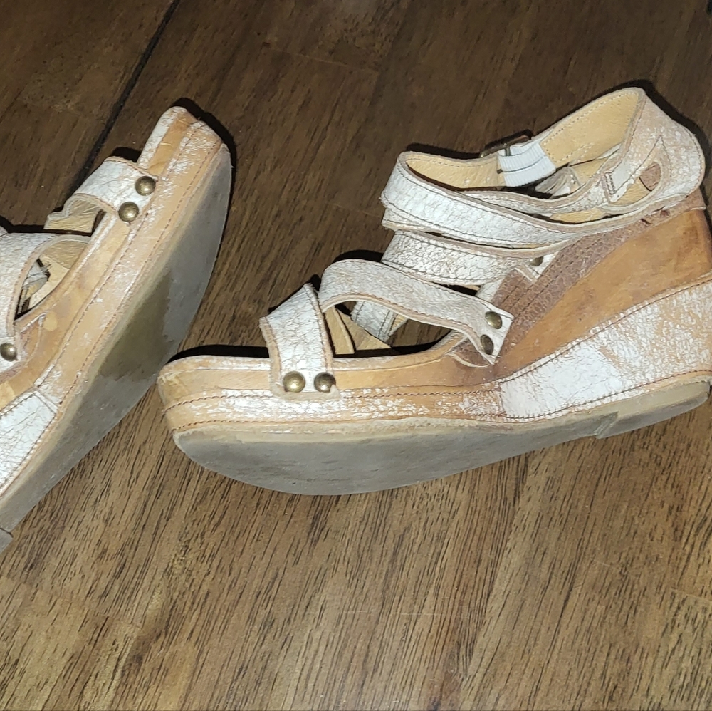 sandals - Picture 2 of 7